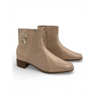 MARIA CRISTINA BOTIN CON PIEZA BEIGE