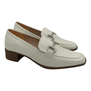 MARIA CRISTINA MOCASIN CON ADORNO HUESO