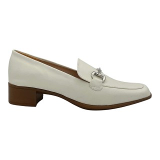 MARIA CRISTINA MOCASIN CON ADORNO HUESO